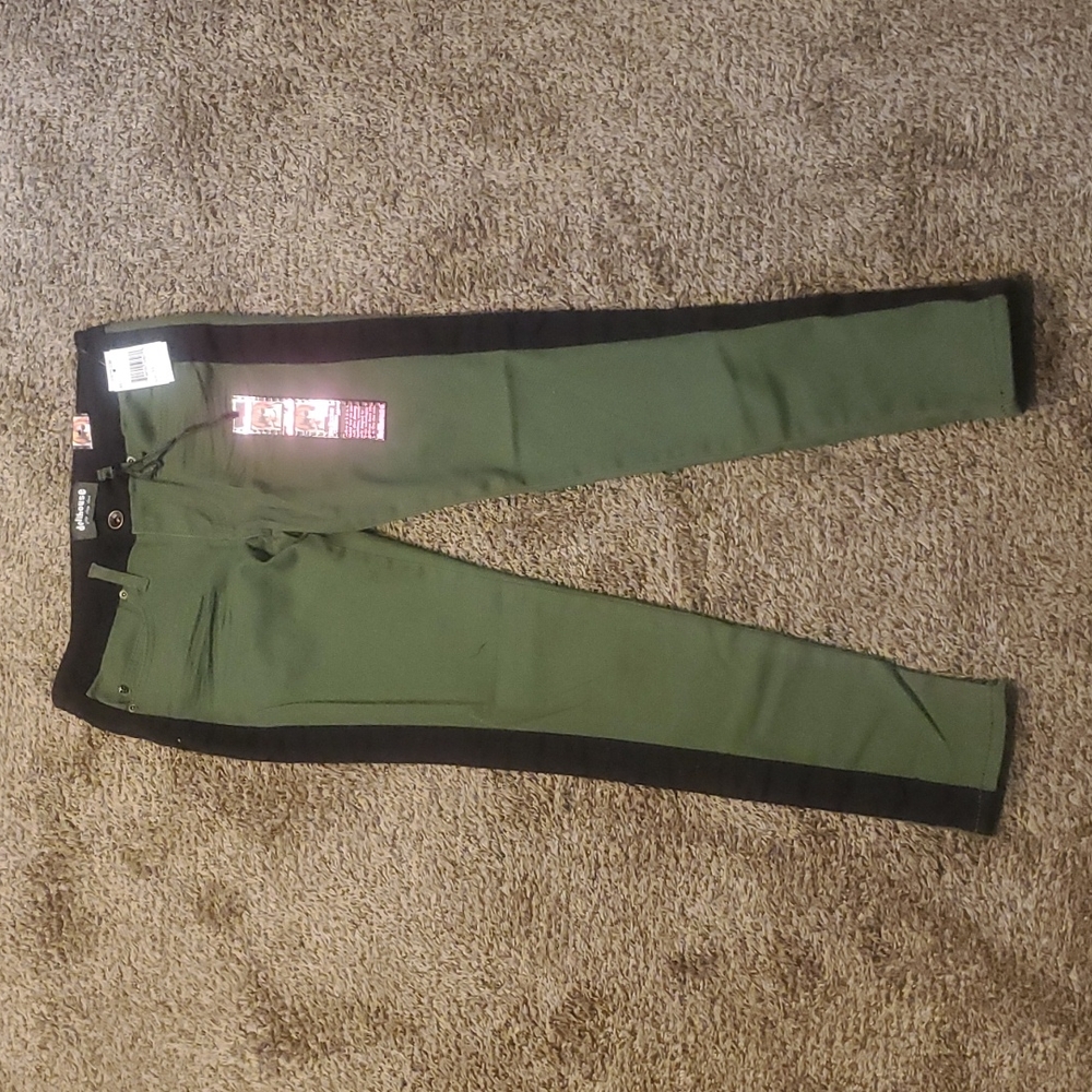 Junior women's Dollhouse Rocker Skinny jeans Sz 11, Olive Green Blk Strip Macy's